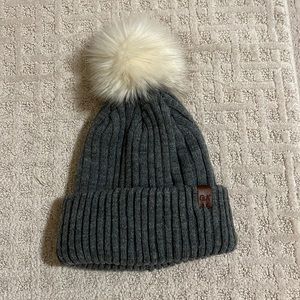 Grey toque with Pom